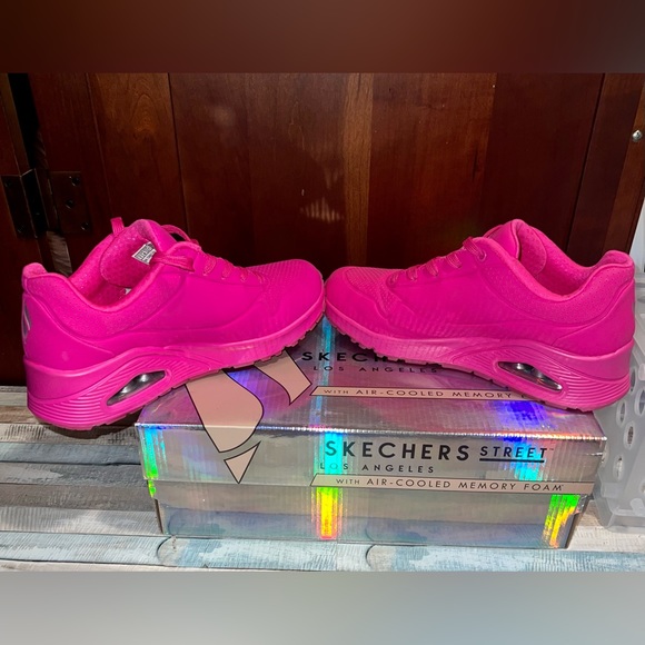 SKECHERS WOMAN SIZE 7 UNO NIGHT SHADES 💗 Color is HOT PINK - Picture 6 of 10